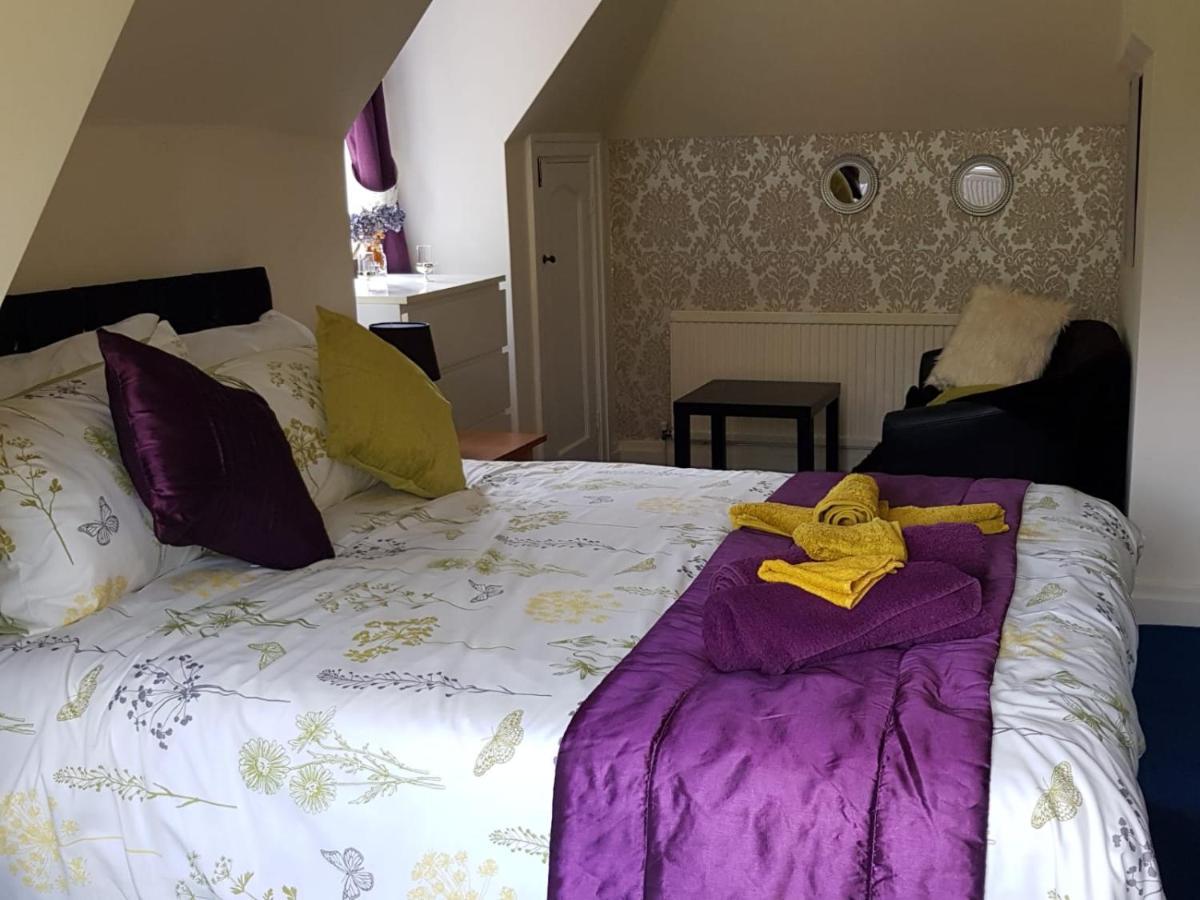 Peaceful Retreat Hideaway Surrey Apartment Esher Bagian luar foto