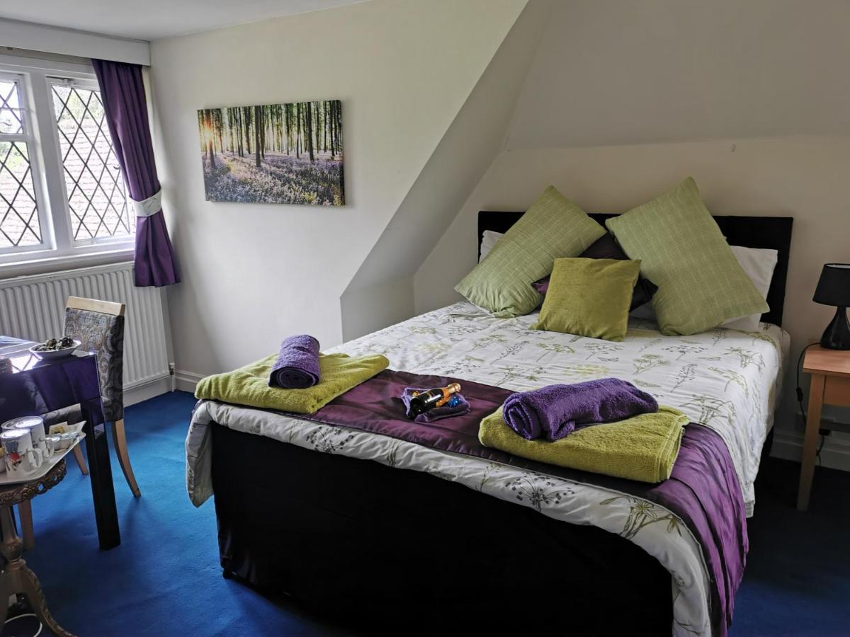 Peaceful Retreat Hideaway Surrey Apartment Esher Bagian luar foto
