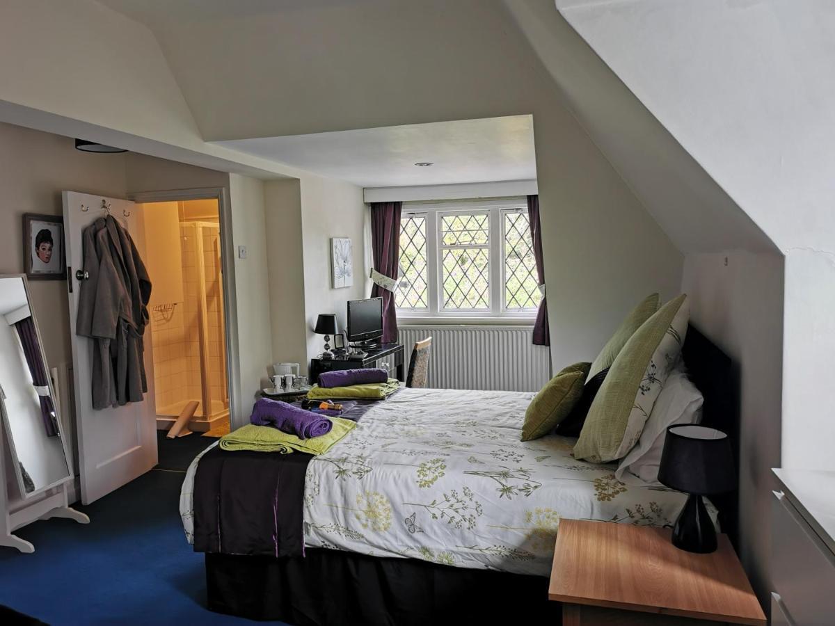 Peaceful Retreat Hideaway Surrey Apartment Esher Bagian luar foto